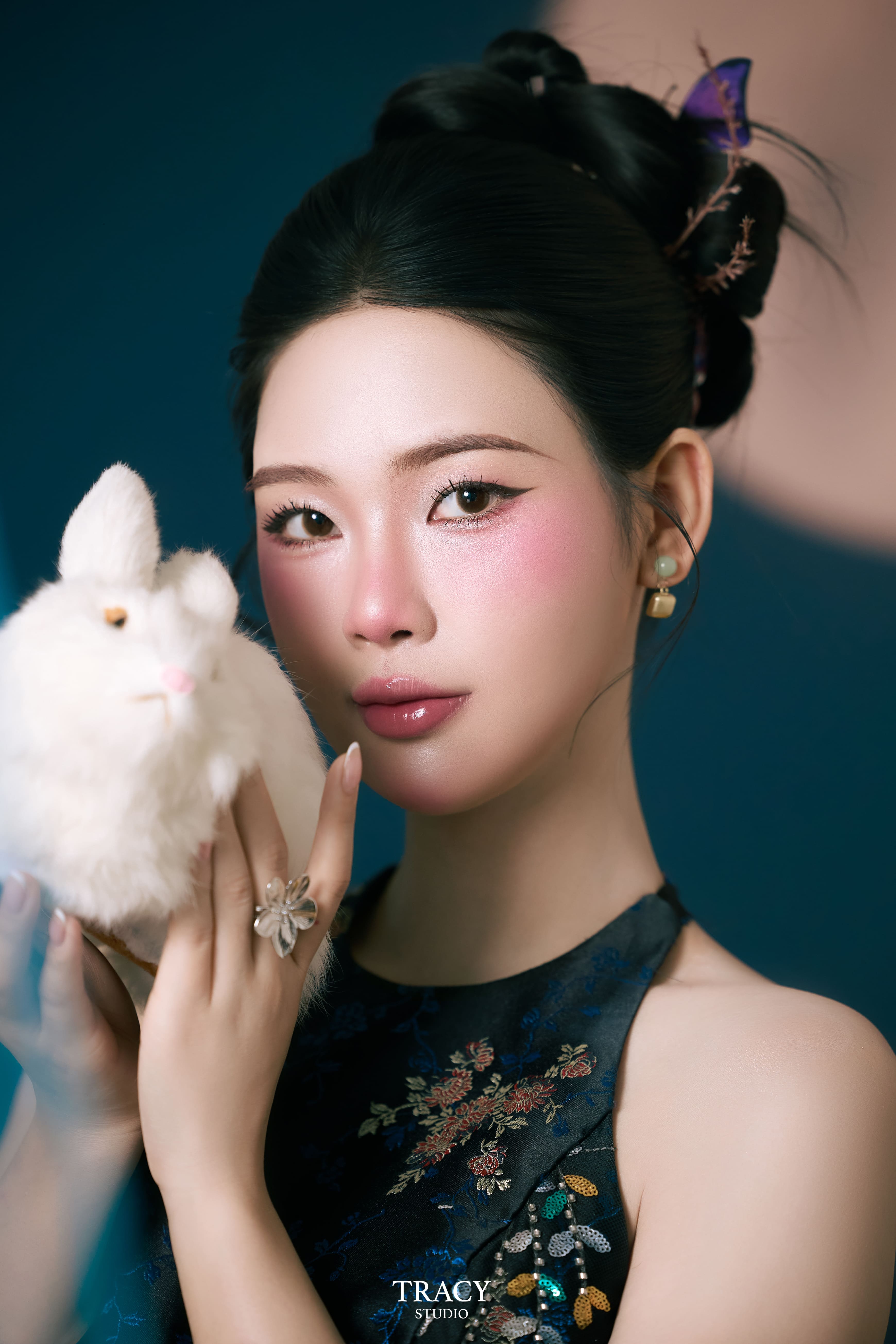 frontend/img/gallery/anh-tet-yem-ao-dai/tracy-studio-chup-yem-tho (1).jpg